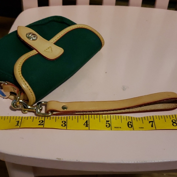 Dooney &Bourke wristlet - Picture 7 of 7
